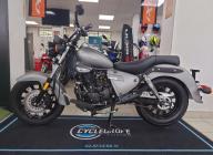 Moto Custom 125cc KEEWAY SUPERLIGHT / possible financement 135EUROS* x 20 Mois